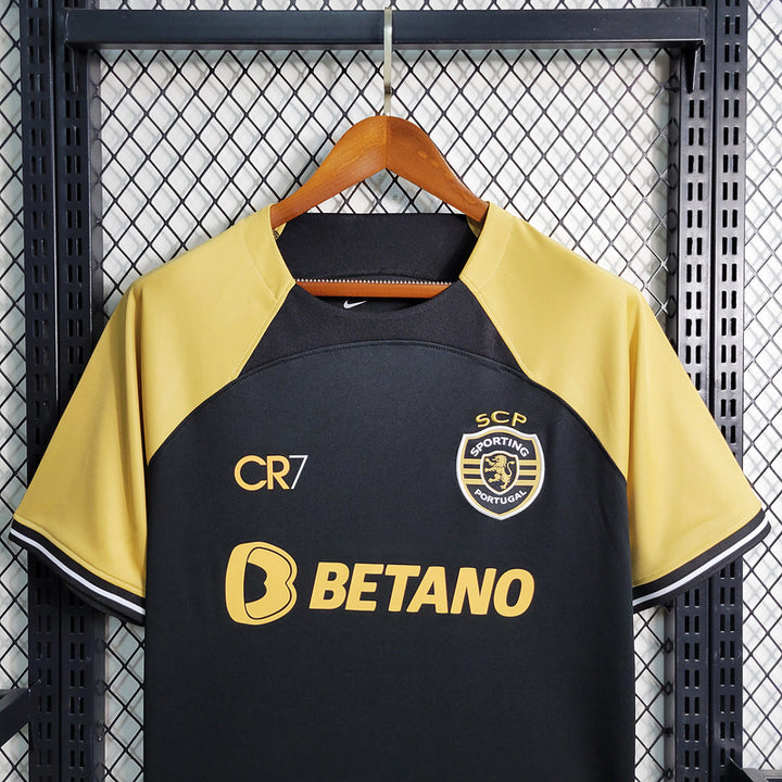 Camisa Sporting CP x CR7 23/24 Torcedor Masculina - Preto e Dourado